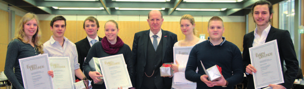 Die Bundessieger des Leistungswettbewerbs des Deutschen Handwerks wurden von Kammerpräsident Günther Stapelfeldt (Mitte) geehrt. 6.
