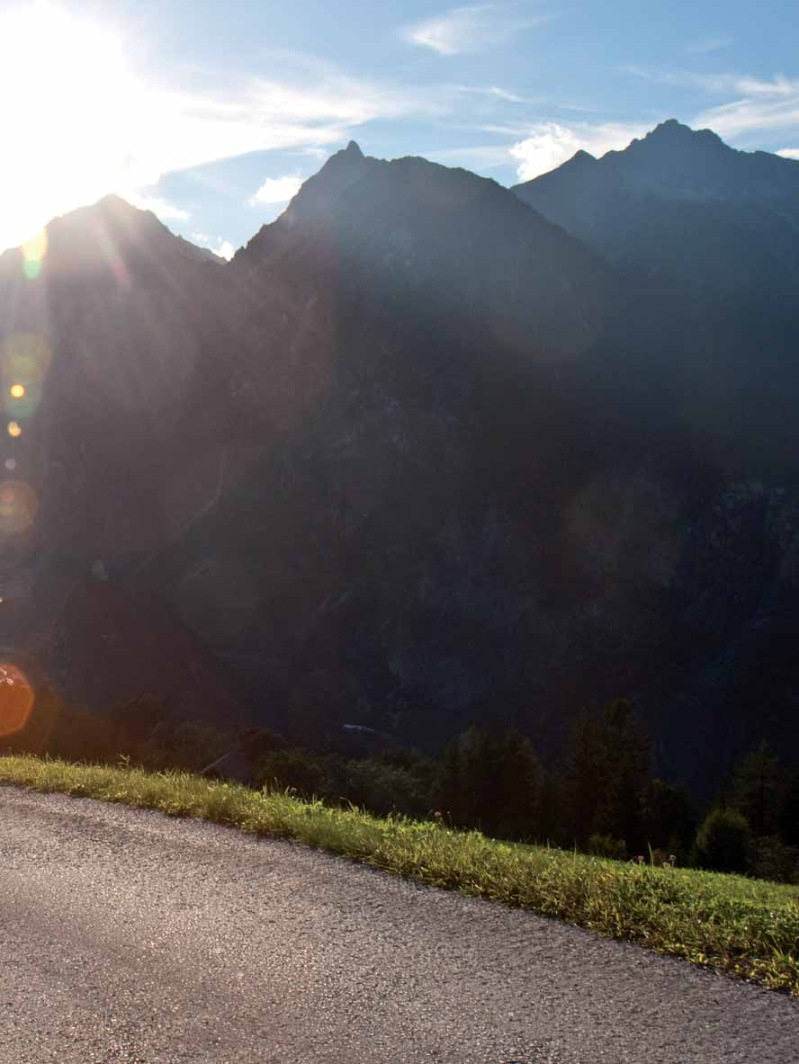 Tirol West Das Tor zu den schönsten Alpenpässen Traumhafte Rundtouren, Pässe in fast alle Himmelsrichtungen und eine urige