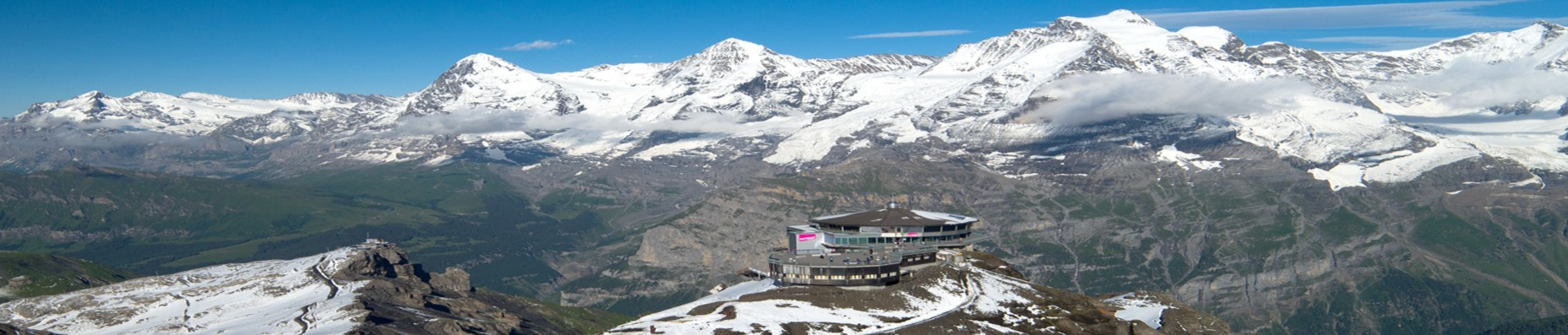 Nirgends präsentiert sich Ihnen das spektakuläre Panorama des Berner Oberlandes so wahrhaft und hautnah wie auf dieser Aussichtsplattform auf fast 3000