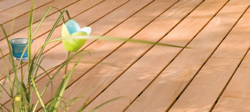GARAPA GARAPA Mit Garapa machen Sie Ihre Terrasse zum zweiten Wohnzimmer. Das aus Südamerika stammende Holz hebt sich durch seinen hellen, mandelfarbenen Ton von anderen Harthölzern ab.