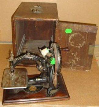 17292 Nähmaschine im Kasten Original, England, seltene Ausführung, aus Guss
