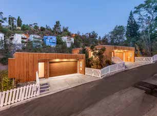KLEINHAUS-KONZEPT MAL ZWEI Raumsparhäuser auf kleinen Grundstücken Anonymous Architects/Simon Storey, Los Angeles Eine im wahrsten Sinne herausragende Lage gab bei diesem Projekt den Ausschlag zum