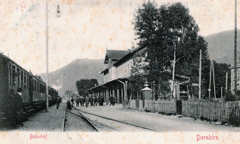 2 Eröffnung Bahnhöfe Dornbirn, Feldkirch, Haltestellen Hatlerdorf, Dornbirn-Schoren, Bregenz-Riedenburg Historischer Rückblick Die Eisenbahn zwischen Feldkirch und Bregenz Im Februar 1927 war die