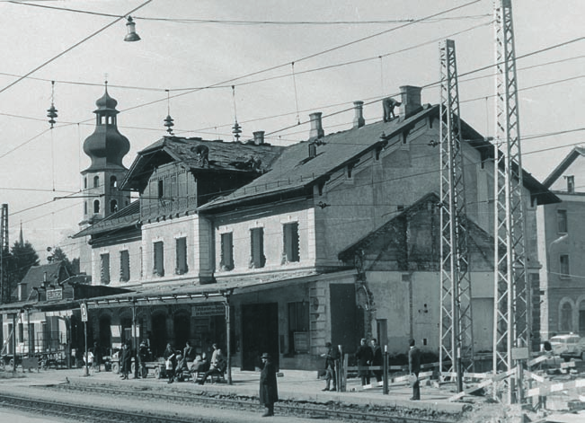 Da auf der gesamten Westbahn erst mit dem Lückenschluss Amstetten Wien der elektrische Bahnbetrieb möglich war, hat Vorarlberg in dieser Beziehung eine Vorreiterrolle gespielt.