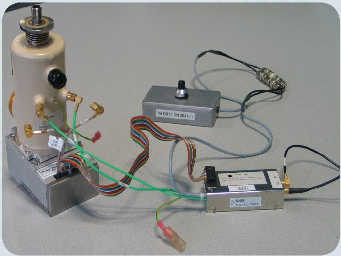 Step-Scan News: Neuer schneller Vorverstärker für ns-zeitauflösung Detektoranschlüsse: Manuelles Umstecken DC-Offset Box (Vakuumspektrometer)