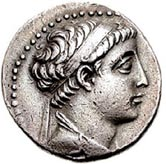 bzw. einer die Legende bekränzenden weiblichen Figur (Abb. 14, s.u. mit Anm. 43) auf den Reversen. Abb. 11 Bronzemünze von Seleukeia(ca. 169-164 v.chr.) Antiochos IV. / Blitz Abb.