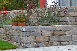 Spaltraue Naturstein-Mauern Langlebig und natürlich robust Mit Mörtelfuge oder ohne verlegbar 5 Verleiht Ihrem Vorgarten auf