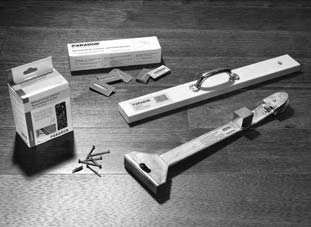 MHD-Ratgeber 29 Werkzeuge Wenn Sie Massivholz-Dielen verlegen möchten, sollten Sie an folgende Werkzeuge und Hilfsmittel denken: Maßband bzw.