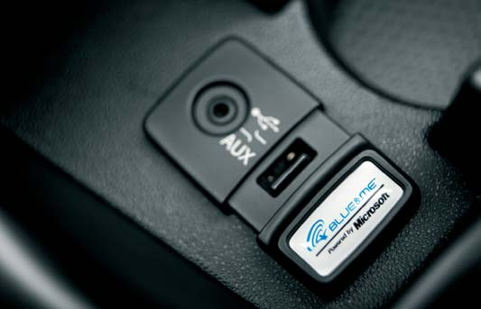 BLUE&ME Maximale Konnektivität durch Bluetooth USB Aux LOUNGE In der Ausstattungsvariante LOUNGE ergänzen Sie Ihren Fiat Punto um das gewisse