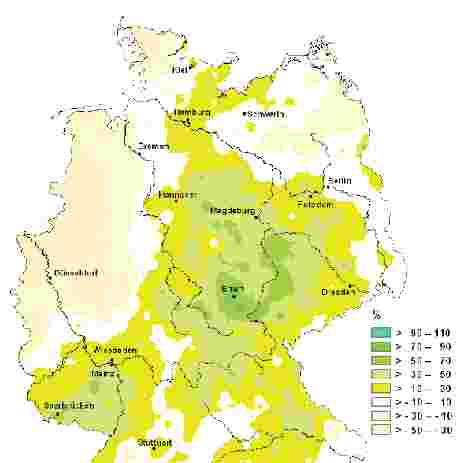 Abbildung 11: Abweichungen (in %) des Niederschlags vom Mittel der Jahre 1961 bis 1990 im Frühjahr (links) und Sommer (rechts) in 2013