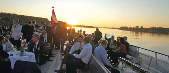 Wachau. Einstieg Beginn Ende 19:15 Uhr 19:45 Uhr ca. 23:15 Uhr ab/an Melk, Donaustation Nr. 10 Preis pro Person 59,00 Abendliche Schifffahrt ab/bis Melk inkl.