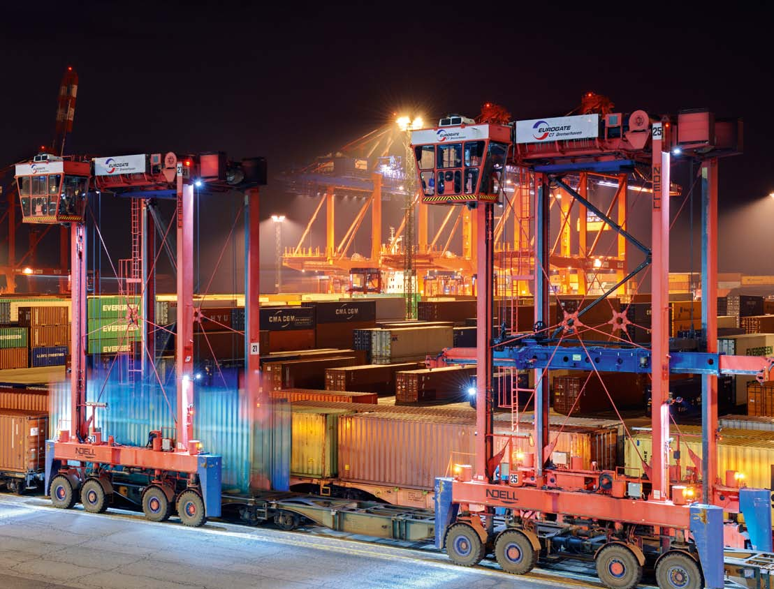 4 5 Boxenstopp für Mega-Carrier Bremerhaven gehört zu den führenden Containerhäfen.