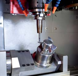 Der Anwender wird dabei auf einer einzigen Maschine auf allen marktüblichen CNC-Industriesteuerungen geschult.