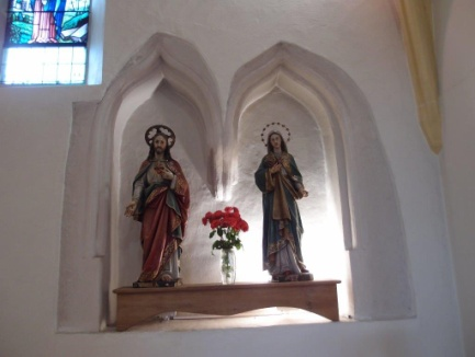 Bei der letzten Kirchenrenovierung 1995 initiiert von Moderator Josef Beckers sind in den beiden Chören einige gotische Architekturelemente aufgedeckt, - freigelegt und sichtbar gemacht