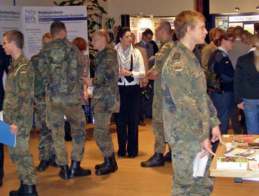 Bundeswehr und ihren vielfältigen materiell-technischen Bedingungen verbunden ist.