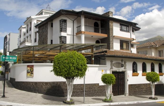 Das "Fuente de Piedra I" ist ein im Kolonialstil erbautes Hotel und überzeugt trotz seiner kleinen (aber schönen und gepflegten) Zimmer durch seine drei "patios" (Innenhöfe) und seiner