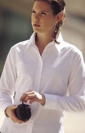 Hemden & Blusen (Oxford) F701 Lady-Fit Short Sleeve Oxford Bluse Lady-Fit Long Sleeve Oxford Bluse F700 Seitennähte, Abnäher auf Brust und Rücken, für