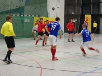 Regel 5 Schiedsrichter Ein Futsalspiel wird grundsätzlich von zwei Schiedsrichtern geleitet (SBFV: Jugend Abweichungen möglich) Wenn der Schiedsrichter und der zweite Schiedsrichter einen