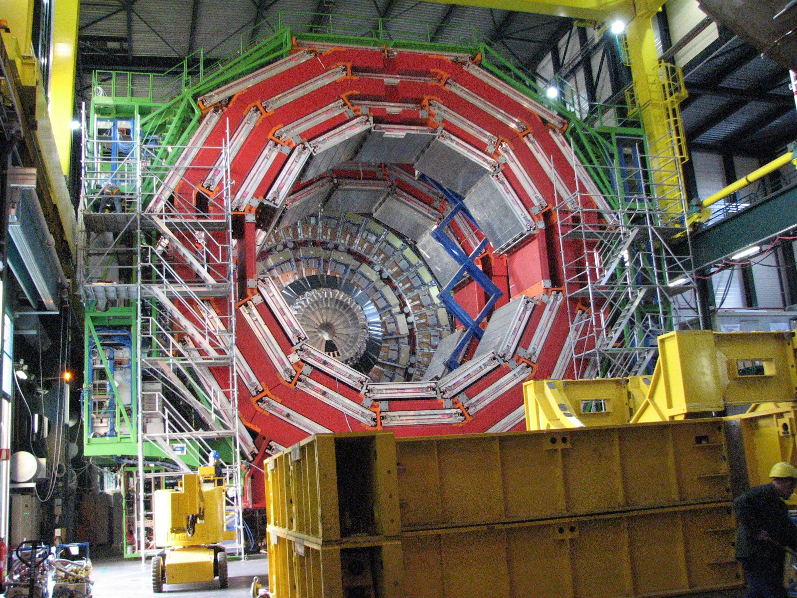 Nach mehr als einem Jahr andauernden ReparaturArbeiten war der Large Hadron Collider (LHC), der größte