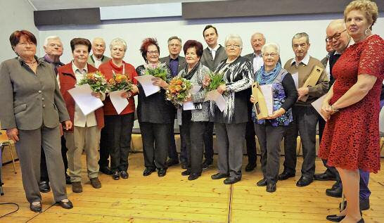 Markus Windisch (Mitte) gratulierten den Jubilaren des Übelbacher Pensionistenverbandes. Foto: AMES Susanne Urdl wurde vom Pensionistenverband im vergangenen Dezember als ältestem Mitglied zum 99.