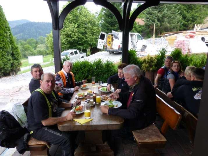 Und so trafen sich wie gewohnt, alle die sich zur Ausfahrt angemeldet hatten um 7:00 Uhr beim Billa in Patergassen. gab es ein köstliches Mittagessen.