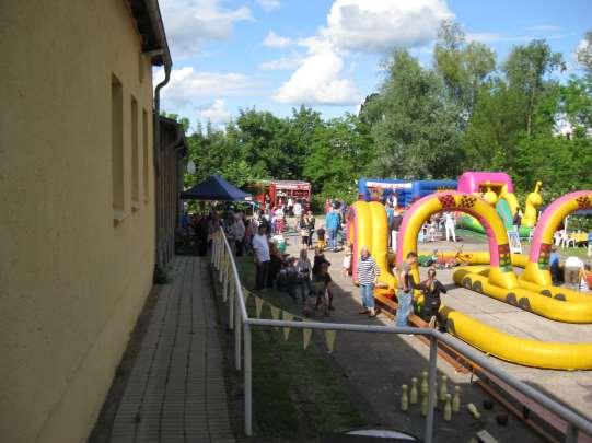 Kinderfest des SV Einheit Schwerin begeisterte Traditionell wie in jedem Jahr Anfang Juni, fand an diesem Samstag wieder einmal das große bunte Kinderfest des Sportvereins Einheit Schwerin statt.