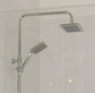 Die Formensprache spiegelt den Anspruch zeitloser Badarchitektur wider und transportiert die Marke ESPRIT ins Bad.