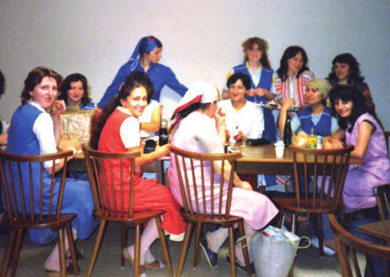 Bei der Reinigungsarbeit mit Arbeitskolleginnen, Grand Hotel Zell am See um 1990 Hadžera