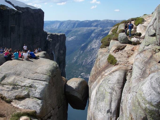 Außerdem bietet sich in Bergen die Möglichkeit unterschiedlichen Outdoor- Umgebung von Bergen Aktivitäten nachzugehen.