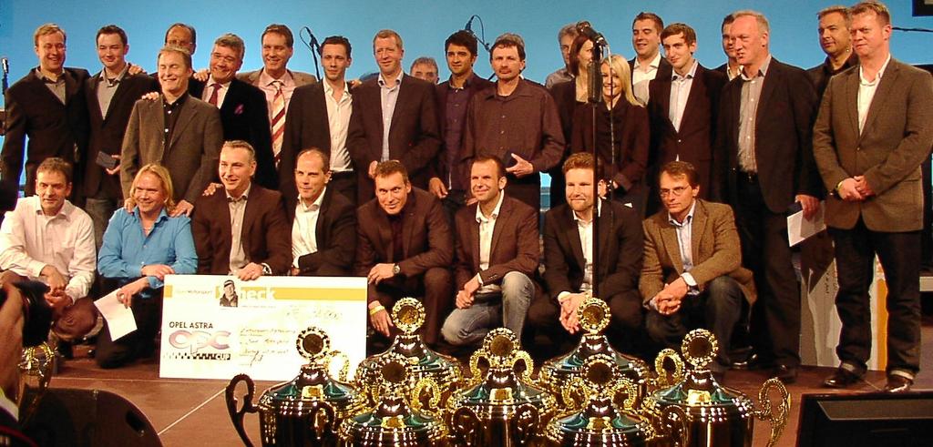 Neben den neuen Meistern wurden auch der Gewinner der VLN Junior Trophäe, Alexander Mies, die Sieger der VLN Produktionswagen Trophäe, Rolf Derscheid und Michael Flehmer, sowie die ersten Sieger der