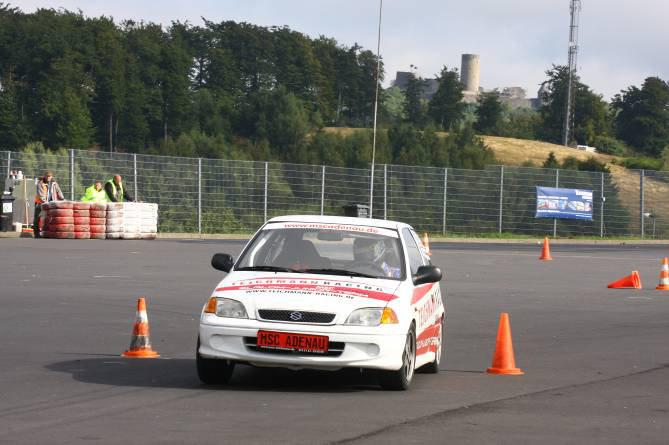 auf Platz 2 und Platz 3 Weitere Klassensiege durch Frank Taller und Renè Borsch Sonderklasse war ein voller Erfolg Bei trockenem und sonnigem Spätsommerwetter veranstaltete der Motor Sport Club (MSC)