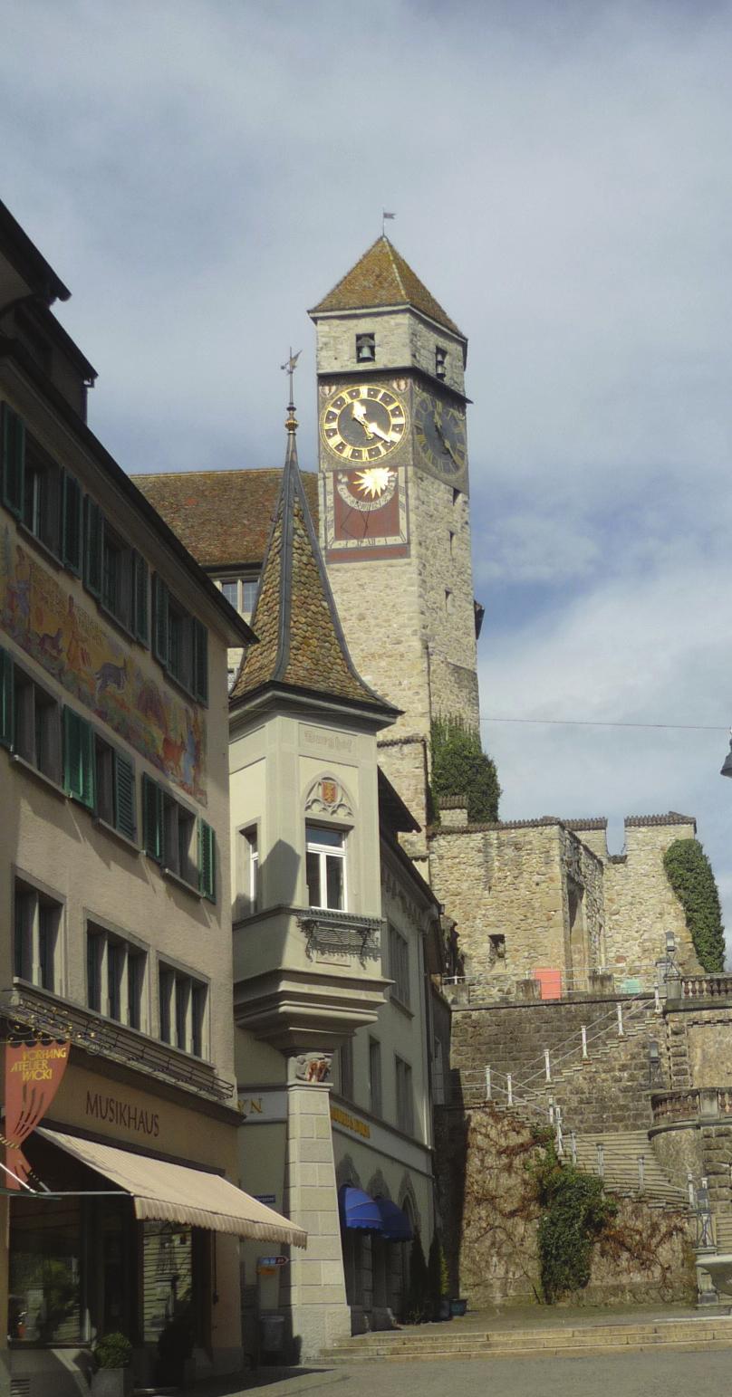 bezeichnen darf. Die Burg Rapperswil hat eine Burg, welche in den Jahren 1220 bis 1230 von Vogt Rudolf von Rapperswil auf dem höchsten Punkt der Stadt erbaut wurde und über der Altstadt thront.
