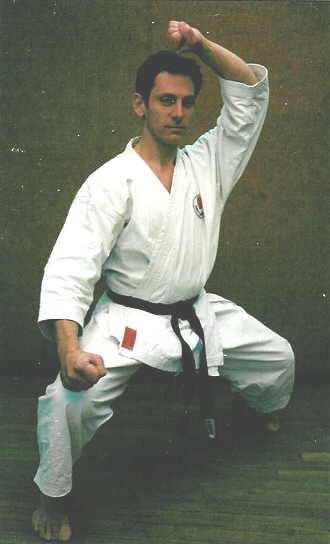 Nino Santamaria Beginn mit Karate 1984 Trainer seit 1984 F-Übungsleiter Gürtelgrad 3. DAN 1990 2. Platz Kumite Team intern. Rheinlandpfalz Cup 1990 4. Platz Kumite einzel intern. Algäu Cup 1992 4.