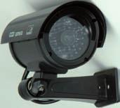 Eine blinkende LED lässt die Attrappe noch realistischer wirken hierfür sind lediglich handelsübliche Batterien notwendig. Bezeichnung Dome Kamera Outdoor Kamera Indoor Zoom Kamera Artikelnummer 21.