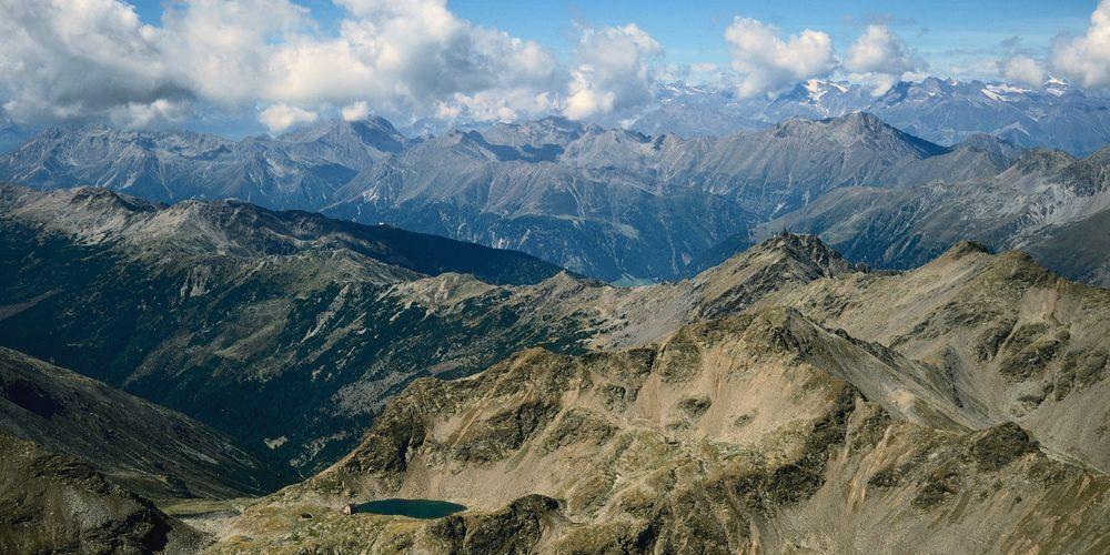 Hufeisentour - Südtirol Höhen- und Weitwanderweg in den Sarntaler Alpen Bei der Hufeisentour handelt es sich um einen 8-tägigen Höhen- und Weitwanderweg in den Sarntaler Alpen.