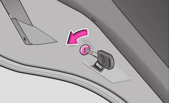 36 Entriegeln und Verriegeln Verriegelung von außen Beim Entriegeln oder Verriegeln bewegt sich der Sicherungsknopf in der Tür nach oben oder nach unten.