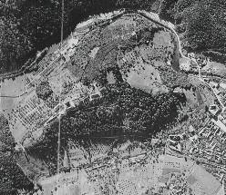 Arbeiten mit den Universitäten Wien und Graz stehen dabei ebenfalls an. Unten links sehen Sie ein Laserscanfoto vom Burgberg, rechts ein Luftbild aus dem Jahre 1955. Man erkennt links die ehem.