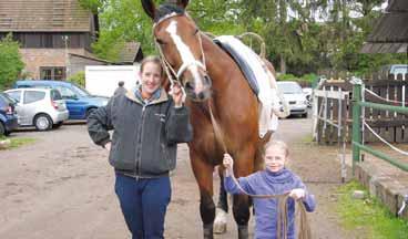 Voltigier- und Longiertrainerin Ruth Köhler verfügt über mehr als 35 Jahre Erfahrung und hat schon einige Pfalz- Voltigieren ist für Kinder die beste Möglichkeit sich mit dem Partner Pferd vertraut