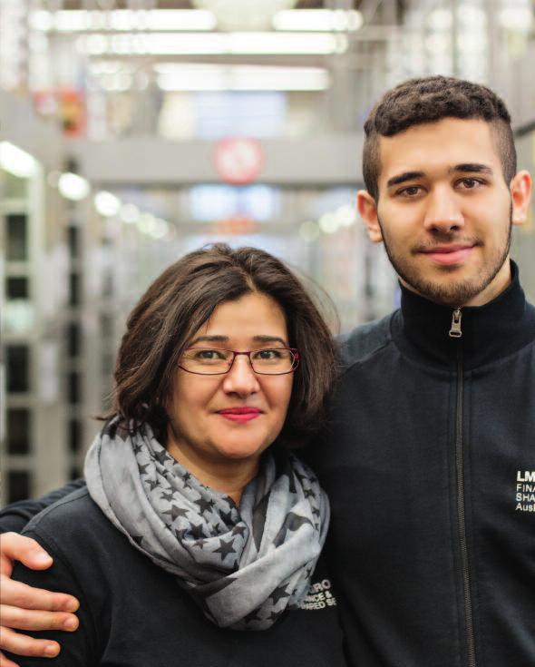 Eine ganz normale Familientradition Fatih Erdem mit seiner Mutter Cevriye Seyhan, Schwarzenbek bei der LMT Group Die LMT Group ist ein Familienunternehmen, in dem die Generationen eng und mit viel