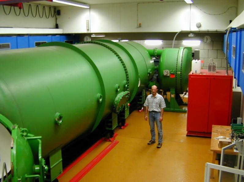 3.3) Dynamitron-Tandem-Beschleuniger Ablenkmagnete Analysiermagnet definiert Energie RUBION Ruhr-Universität ähnlich