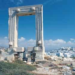 Auch die pulsierende Metropole Athen sowie das türkisfarbene ägäische Meer mit seinen unzähligen bezaubernden Inseln sind von Patras