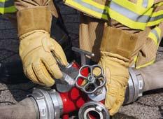 Sie entspricht den Anforderungen der DIN EN 443 Feuerwehrhelme von 1996 und lässt sich auch mit Schutzbekleidung nach der Norm DIN EN 469:2006 kombinieren.