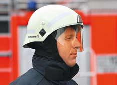 Kleidung für Brandbekämpfung Beispiel 5 DIN EN 469:2006: Eine weitere Variante Die europäische Anforderungsnorm DIN EN 469:2006 (Schutzkleidung für die Feuerwehr Leistungsanforderungen für