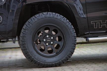 Real Beadlock black matt 17x8,5 hutch2 matt black 17x8,5/ Reifen/Tire 305/80-17 M/T ATZ Der Body Lift kit besteht aus Distanzblöcken, Streben, Verlängerungen von Leitungen, Schläuchen, Schalthebeln
