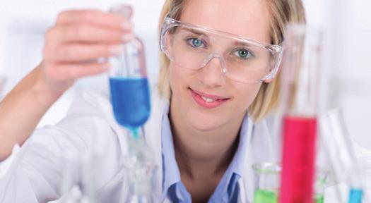 Chemie ist für Chemielaborant(inn)en, CTAs und PTAs der optimale Start für mehr Erfolg im Beruf.