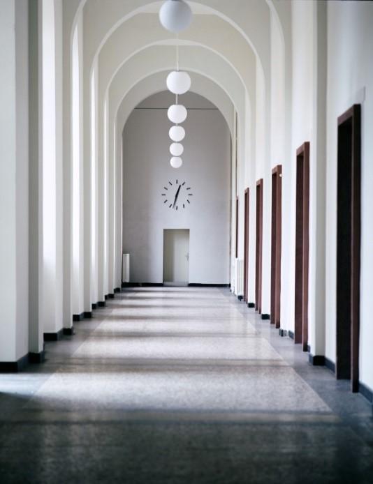 "Akademie" (AT) Kunsthalle Düsseldorf Oktober bis Dezember 2017 2017 feiert die Kunsthalle am Grabbeplatz ihr 50jähriges Jubiläum und bindet die nachbarschaftlichen Institutionen ein.