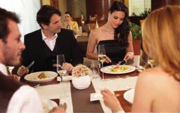 Restaurant Im angenehmen Ambiente des Hotelrestaurants können die Gäste im Buffet ein echtes steirisches Frühstück, reich an typischen lokalen