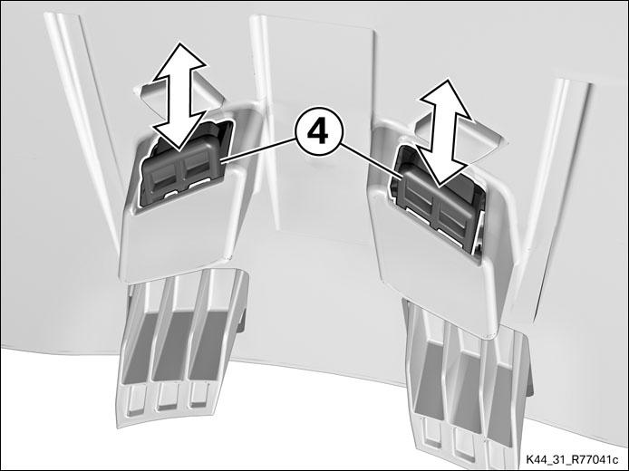 Verriegelungsmechanik für Topcase (3) mit geeignetem Werkzeug mehrfach öffnen und schließen (Pfeil).