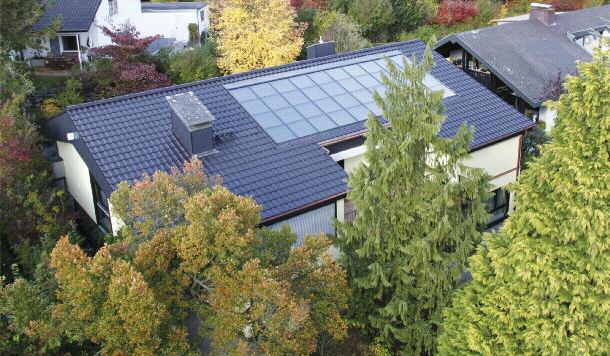 SOLARE KLIMAANLAGE 1 Foto: SorTech» VORBILDLICH Die Solaranlage mit gekoppelter solarer Kühlung von Familie