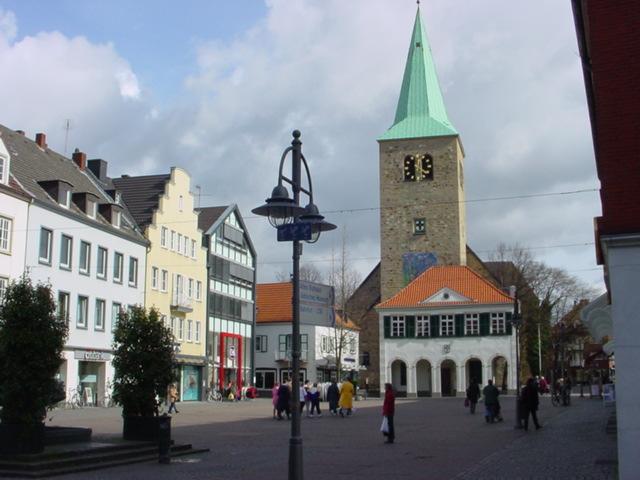 Als A- Einkaufslagen sind der südliche Abschnitt der Lippestraße, der Markt und der westliche Abschnitt der Recklinghäuser Straße einzuordnen.